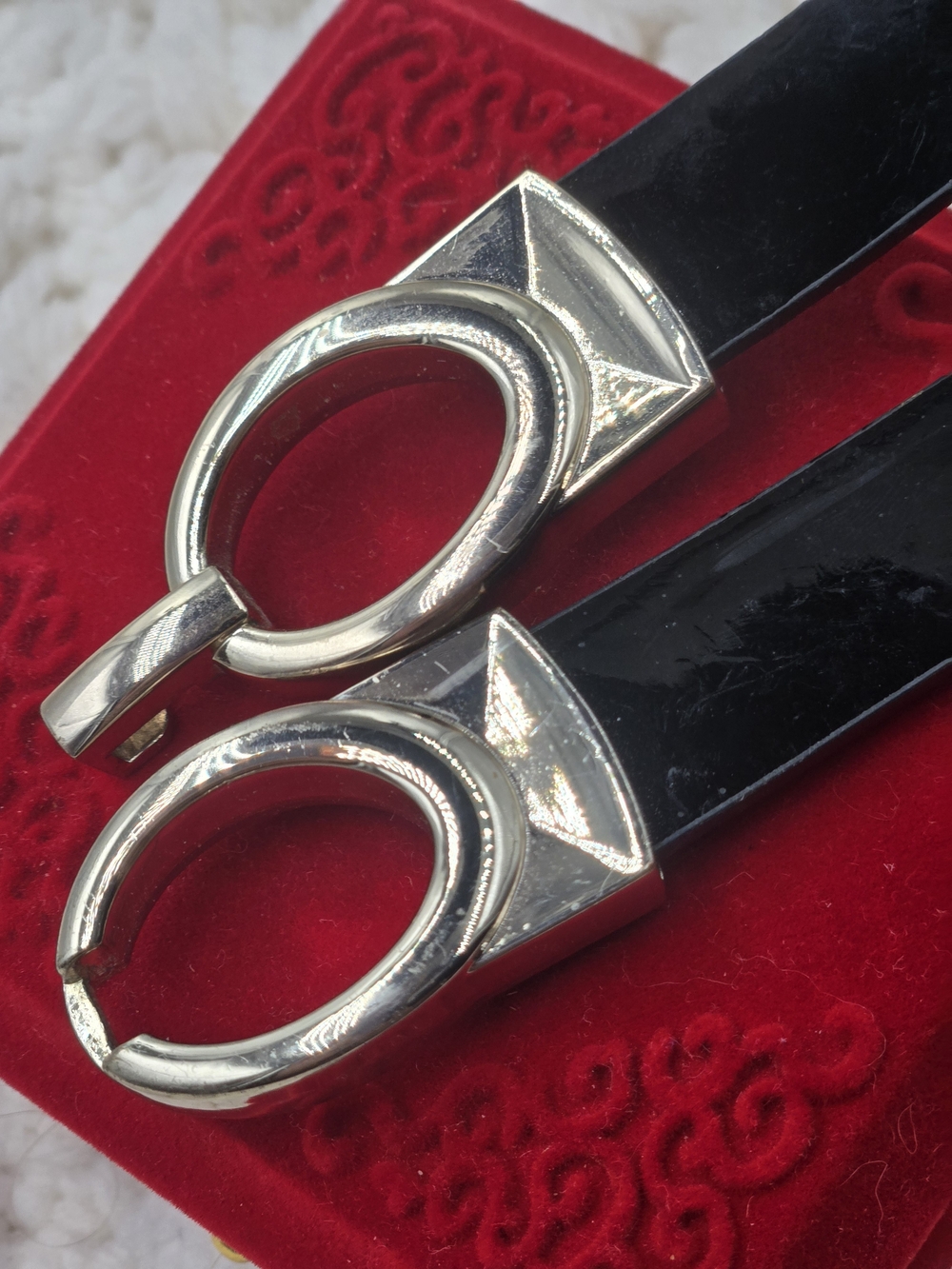 White House Black Market leather belt featuring a silver-tone buckle.